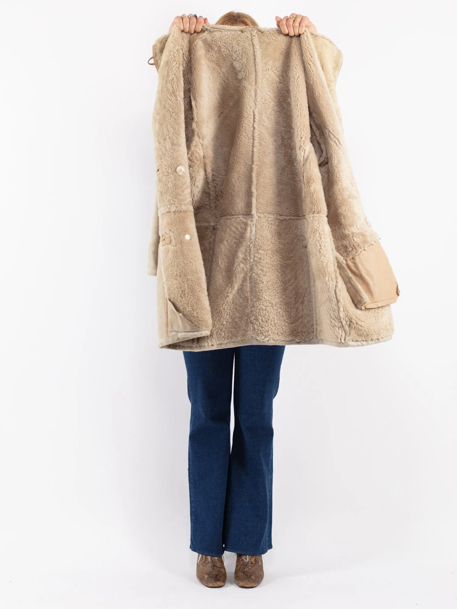 Vintage 90's Women Hooded Sheepskin Coat in Beige